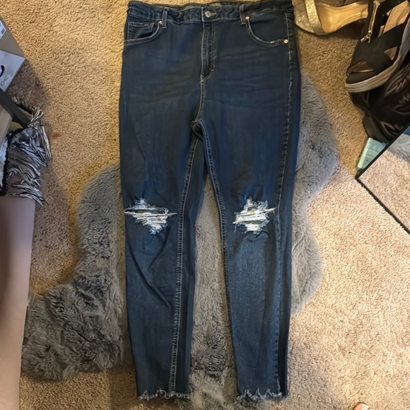 Women's Distressed Blue Jeans - Picture 5 of 10